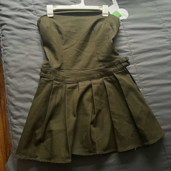 Army green women’s strapless fitted flared dress - Picture 3 of 4